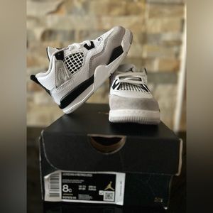 Jordan 4 Retro. White/Black- Neutral Grey. Size 8C.